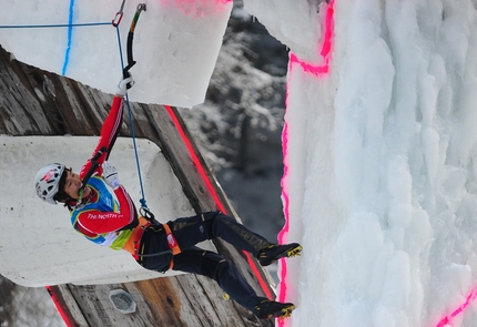 Hee Yong Park and Anna Gallyamova win the Marmot Icefight 2012 at Corvara