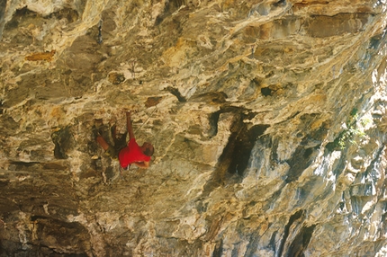 Castelbianco - Luca Biondi in arrampicata a Castelbianco