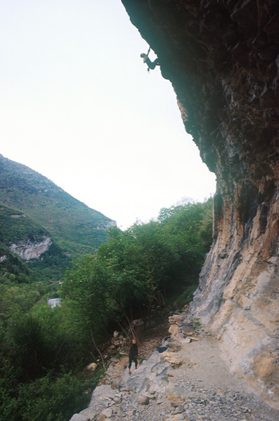 Castelbianco - Luca Biondi in arrampicata a Castelbianco