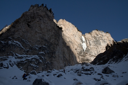 Illuminati - Ines Papert e Lisi Steurer durante la prima femminile di Illuminati (M11+ WI6+) Val Lunga, Selva Gardena.