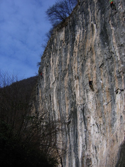 Madonna della rota, Lombardia, Italia - In arrampicata a Madonna della rota