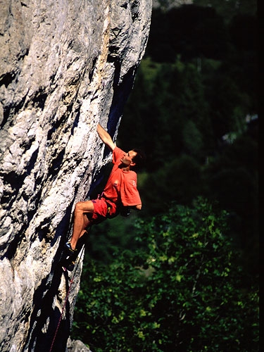 Nibbio Lombardia, Italia - Stefano Alippi in arrampicata al Nibbio