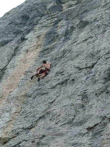 Nibbio, Lombardia, Italia - In arrampicata a Nibbio