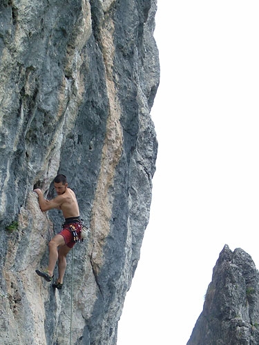 Nibbio, Lombardia, Italia - In arrampicata a Nibbio