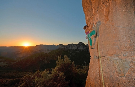 Jerzu - Cecilia Marchi in arrampicata al Castello di Jerzu