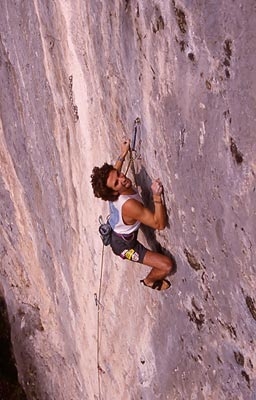 Valgua - A. Gelfi climbing La Perla
