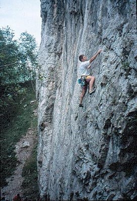 Valgua - A. Piantoni climbing Magia Franba 6a
