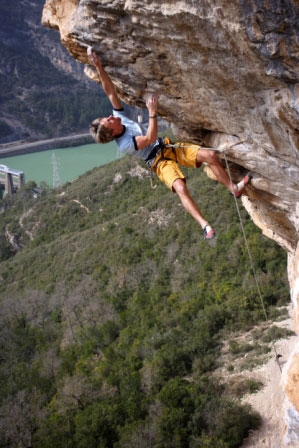 Terradets, Spain - Andreas Bindhammer climbing Maneras de vivir 8a.