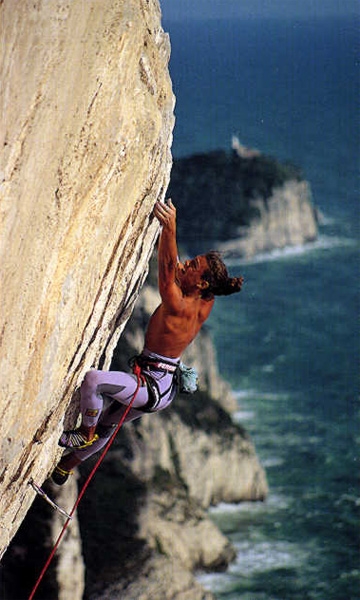 Muzzerone - M. Bruccini climbing No siesta 8b, Specchio di Atlantide.
