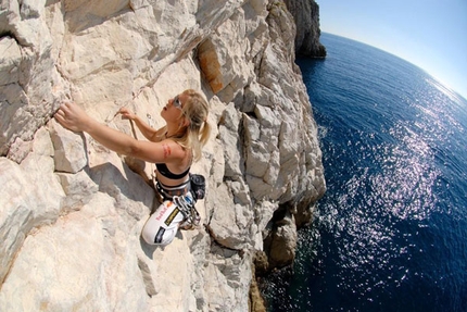 Muzzerone - Jenny Lavarda climbing Trident.