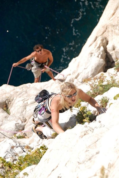 Muzzerone - Jenny Lavarda climbing Trident.