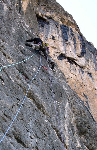 Torre Orientale delle Meisules dla Biesces - Nicola Tondini sul 1° tiro di L'Alfa e l'Omega