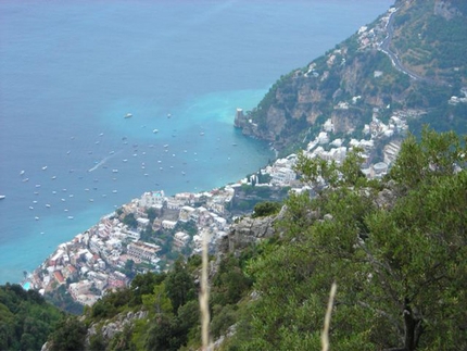 Positano: Vista su Positano da Atlantide. - archivio La Selva
