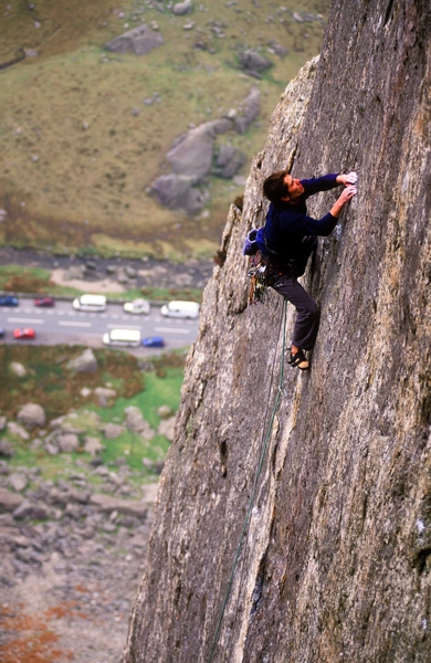 Dinas Cromlech: Left Wall E2 5c. - Alex Messenger
