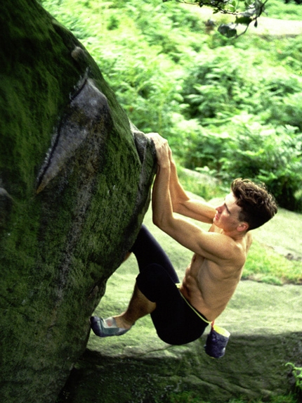 Stanage - Stanage: Dave Douglas holding the Green Traverse 6b, Plantation Boulders