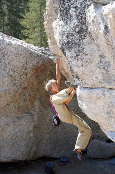 Tuolumne Meadows - Yosemite - Liv Sansoz climbing Kauk Problem, Tuolumne Meadows, Yosemite
