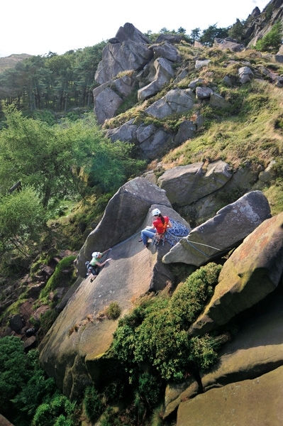 The Roaches, Inghilterra - Tina Gardner sul passaggio chiave di Yong HVD, The Roaches, Peak District, Inghilterra