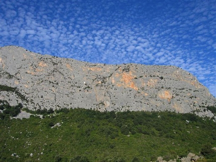 Sardegna 2007 on sight - Naturalmente, ovunque... come ovunque “sotto il lentisco” ci sono anche quelle cose “che” noi… ”che” veniamo da fuori non possiamo e qualche volta non vogliamo vedere...