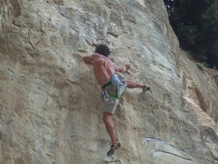 San Giorgio - Maurizio Tufoni climbing Omeopatix at San Giorgio, Marche, Italy
