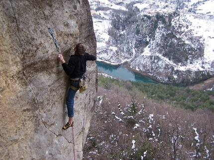 San Giorgio - Maurizio Tufoni climbing Omeopatix at San Giorgio, Marche, Italy
