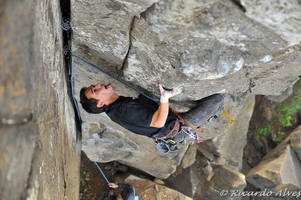 Casal Pianos, Portugal - Andre Neres trying to flee from the crack at 