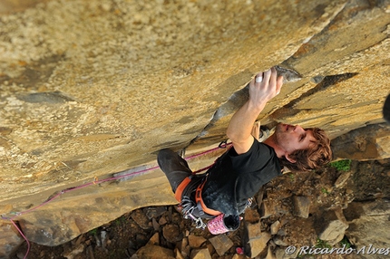 Casal Pianos, Portugal - Nicolas Favresse climbing 