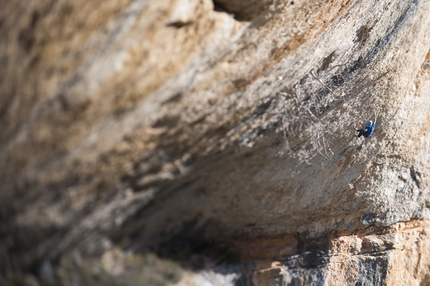 Iker Pou - Iker Pou freeing Nit de bruixes 9a+ at Margalef, Spain.