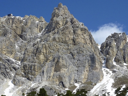 Piccolo Lagazuoi, Dolomiti - Piccolo Lagazuoi, Dolomiti: Un passo 5c.