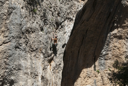 Gorge Blau, Mallorca - Gorge Blau: Mick Ryan climbing Luisa me avisa 6a.
