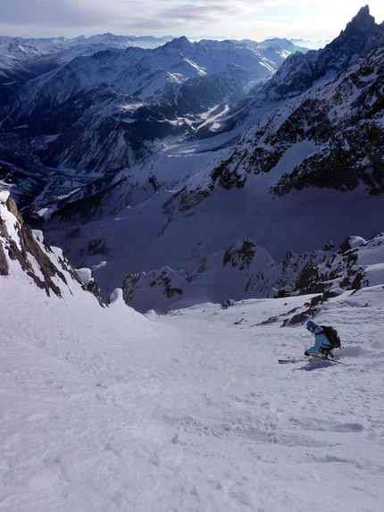 Mont Rochefort - Il 13/02/2012 Davide Capozzi e la guida alpina Stefano Bigio hanno effettuato una prima discesa con gli sci e lo snowboard dal Mont Rochefort (gruppo del Monte Bianco).
