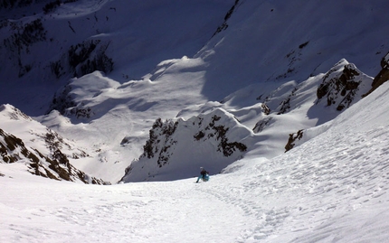 Mont Rochefort - Il 13/02/2012 Davide Capozzi e la guida alpina Stefano Bigio hanno effettuato una prima discesa con gli sci e lo snowboard dal Mont Rochefort (gruppo del Monte Bianco).