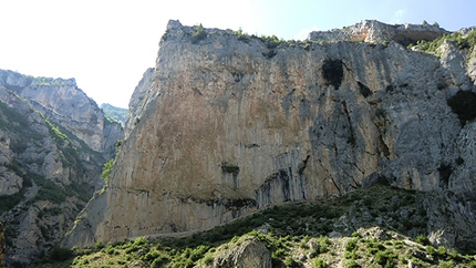 Pandora, Sicilia - Pandora, Sicilia: Gabriele Puccia durante la chiodatura di La mia lei