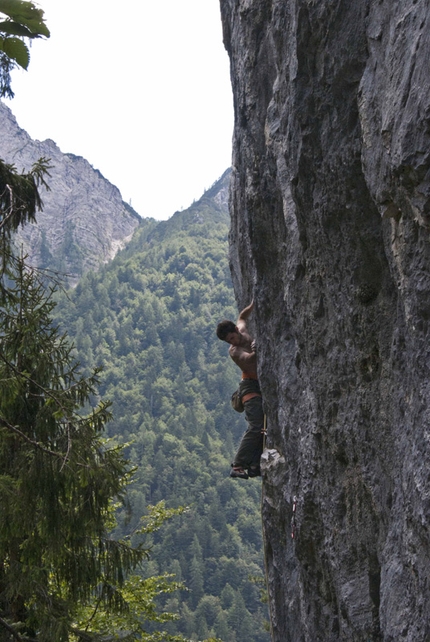 Alta Val Aupa - Alta Val Aupa. Enrico Polo climbing Lupo Solitario 8a.
