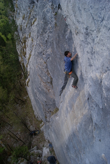 Alta Val Aupa - Alta Val Aupa. Enrico Polo climbing Sinfonia Verticale 7c+.
