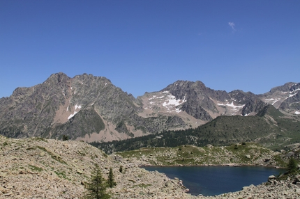 Lago Sant Anna, Piemonte - Falesia di Lago Sant'Anna: Lago di S. Anna ancora innevato