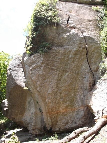 Wonderland, Valle Po, Piemonte - La falesia di arrampicata trad Wonderland, Valle Po, Piemonte