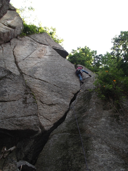 Wonderland, Valle Po, Piemonte - La falesia di arrampicata trad Wonderland, Valle Po, Piemonte