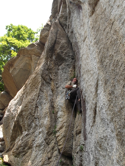 Wonderland, Valle Po, Piemonte - La falesia di arrampicata trad Wonderland, Valle Po, Piemonte