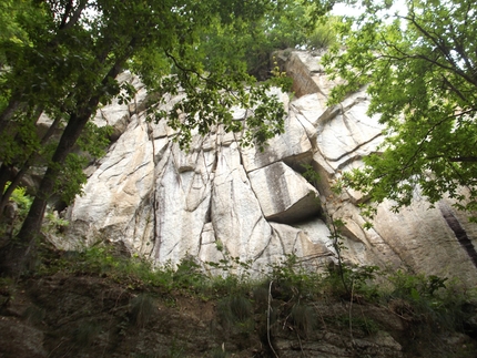 Wonderland, Valle Po, Piemonte - La falesia di arrampicata trad Wonderland, Valle Po, Piemonte