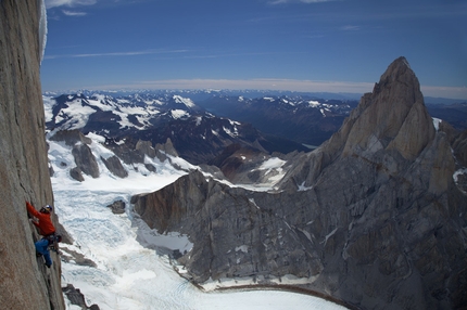 Cerro Torre - David Lama durante la prima libera della Via del Compressore, Cerro Torre, Patagonia 20-21 gennaio 2012.