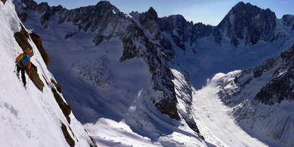 Aiguille du Moine - Il 21/02/2012 Davide Capozzi, Julien Herry, Stefano Bigio, Francesco Civra Dano e Luca Rolli con gli sci e lo snowboard hanno effettuato una delle rare discese della parete SE di Aiguille du Moine (Monte Bianco).