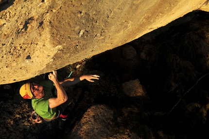 Iker Pou - Iker Pou freeing Enemigo Público Nº1 (8c+/9a) at Margalef, Spain