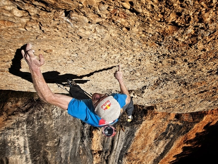 Iker Pou - Iker Pou freeing Nit de bruixes 9a+ at Margalef, Spain