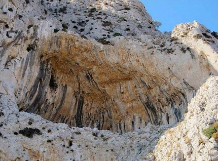 Kalymnos new climbs at the E.T. Cave by Neil Gresham