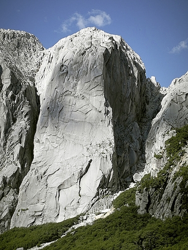 Cochamo Valley - Cerro Trinidad Sur, Valle Cochamo, Chile. Der Grantler (230m, 6b, Frank Kretschmann & Mario Gliemann 08/02/2011) takes a line to the left of the obvious arete.