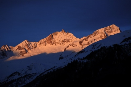 Tris Rotondo - First light of dawn on Rotondo and Pesciora