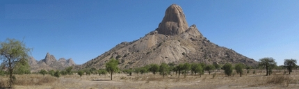 Ciad Verticale - Arrampicare in Africa: Massiccio del Guera, un nuovo spot vergine per arrampicatata d'avventura in Ciad