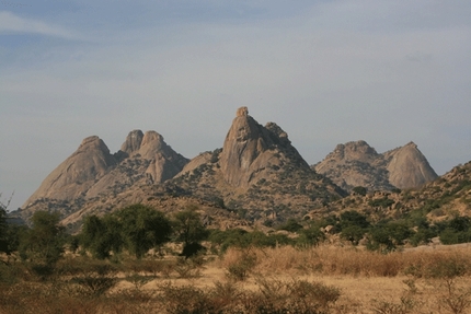 Ciad Verticale - Arrampicare in Africa: Massiccio del Guera, un nuovo spot vergine per arrampicatata d'avventura in Ciad