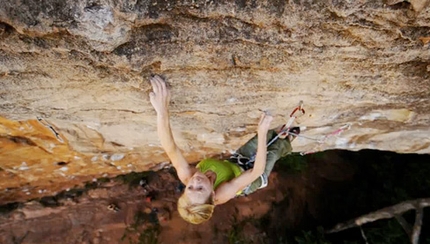 Rock climbing Blue Mountains, Australia, with Vince Day and Monique Forestier