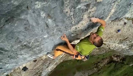 Steve McClure sale Batshadow 8c+ a Malham Cove, Inghilterra